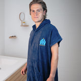 Poncho de Bain OM Logo